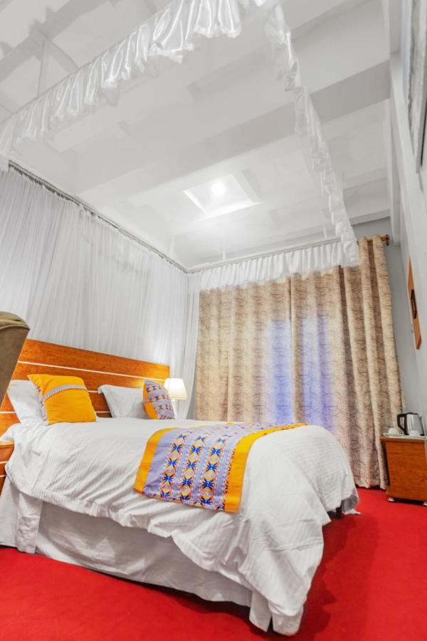 Ambrosia Heights Entebbe Hotel Bagian luar foto