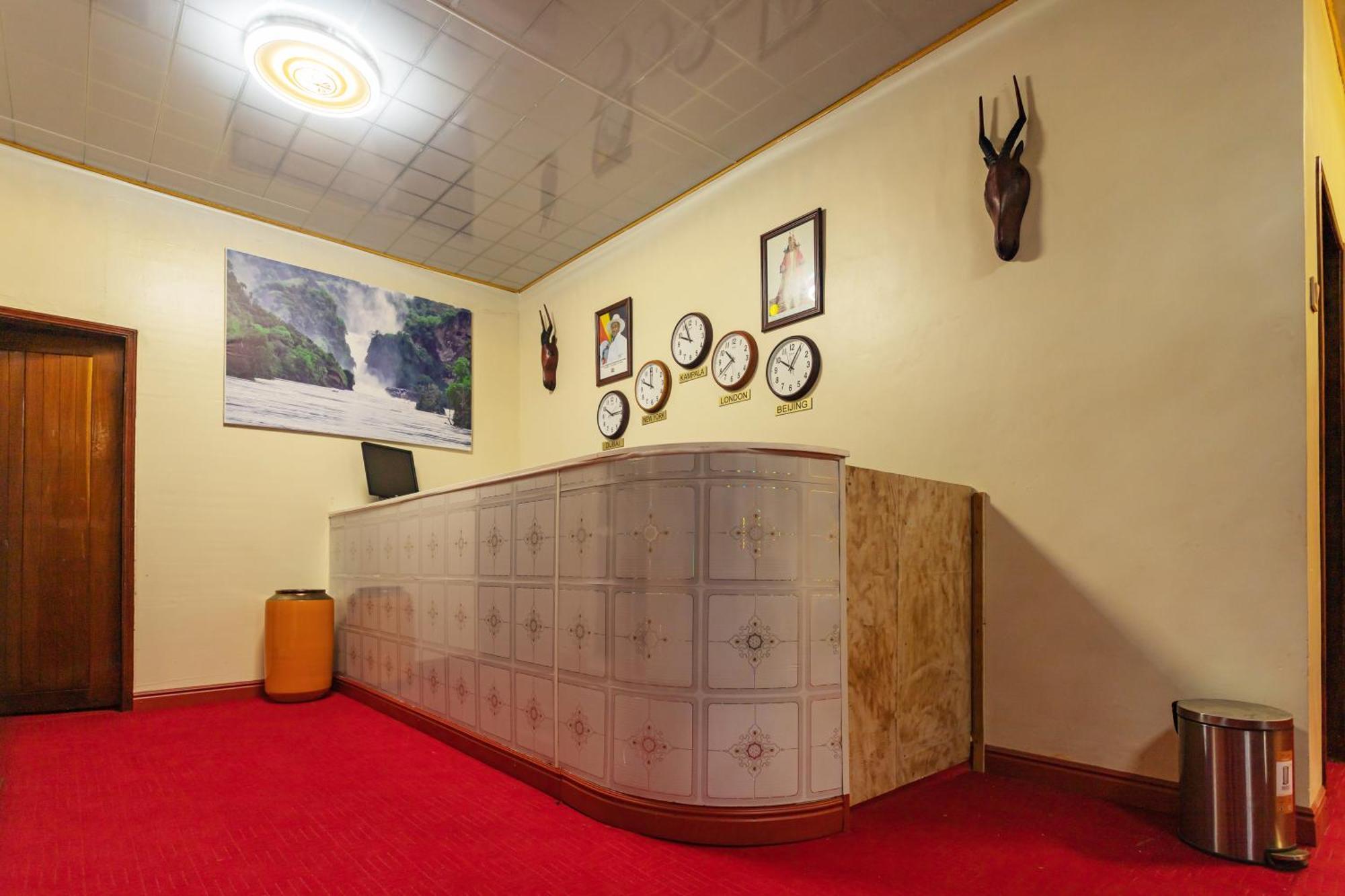 Ambrosia Heights Entebbe Hotel Bagian luar foto