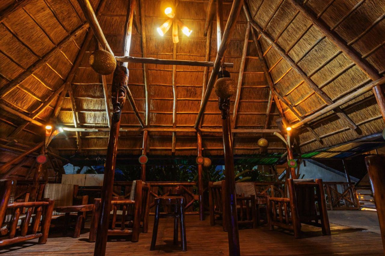 Ambrosia Heights Entebbe Hotel Bagian luar foto