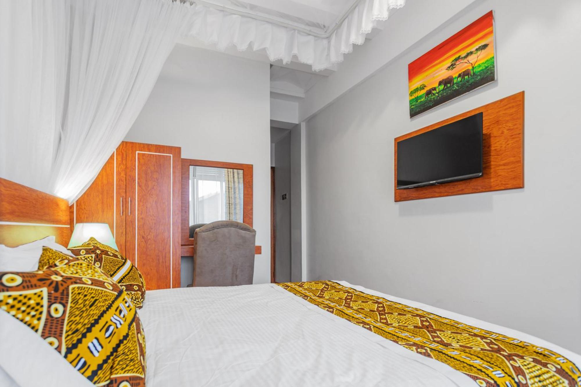 Ambrosia Heights Entebbe Hotel Bagian luar foto