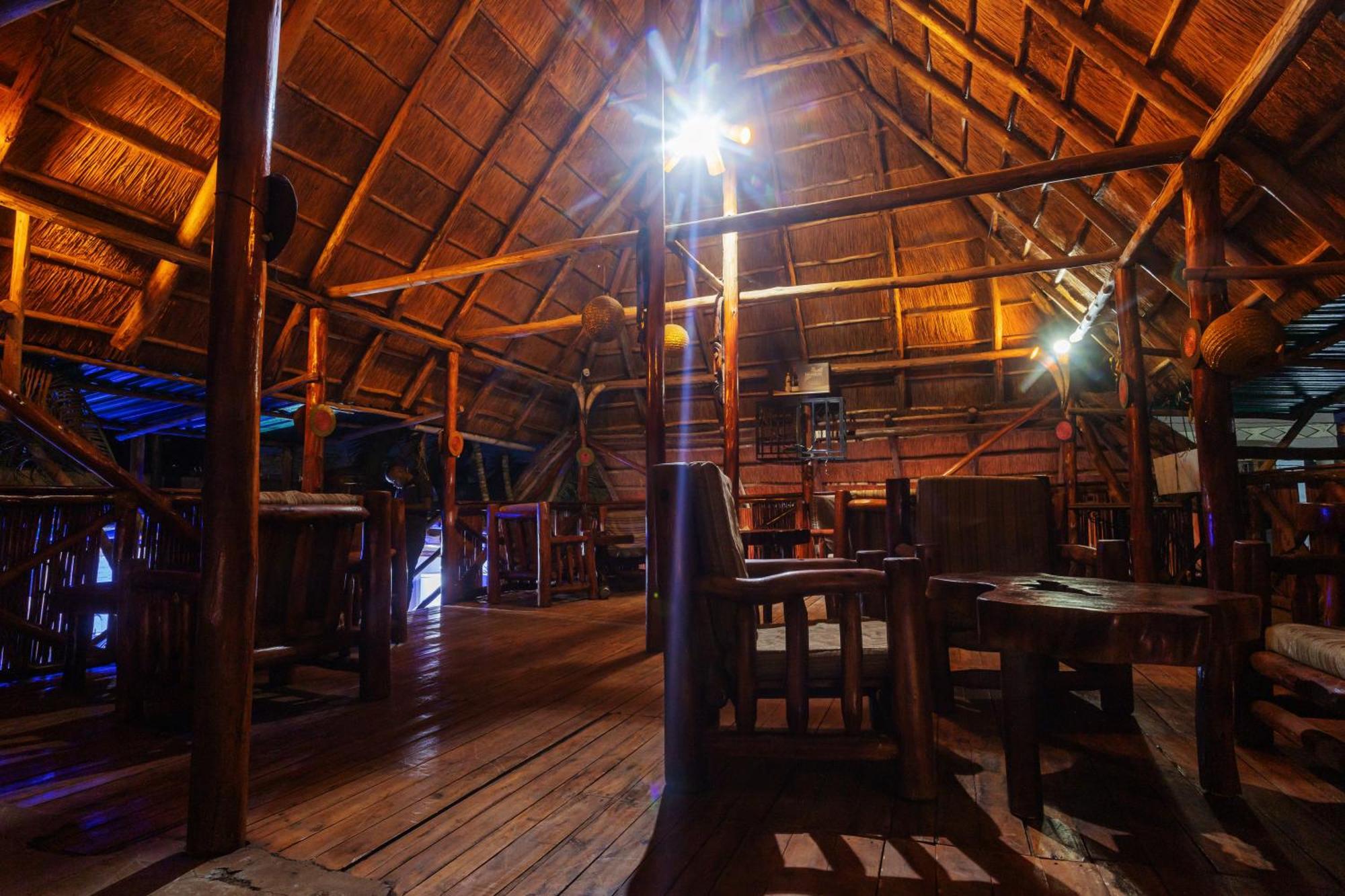 Ambrosia Heights Entebbe Hotel Bagian luar foto