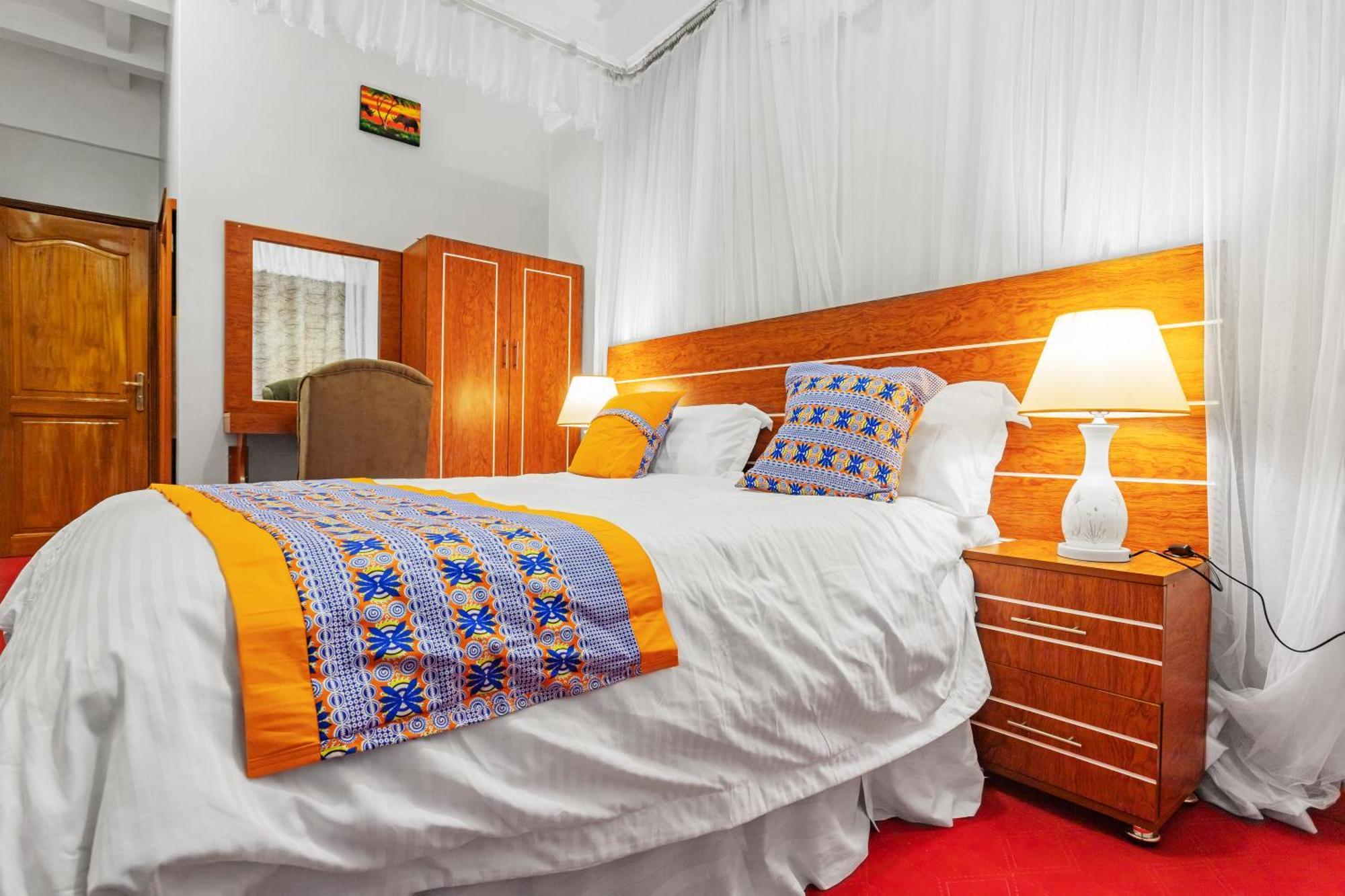 Ambrosia Heights Entebbe Hotel Bagian luar foto