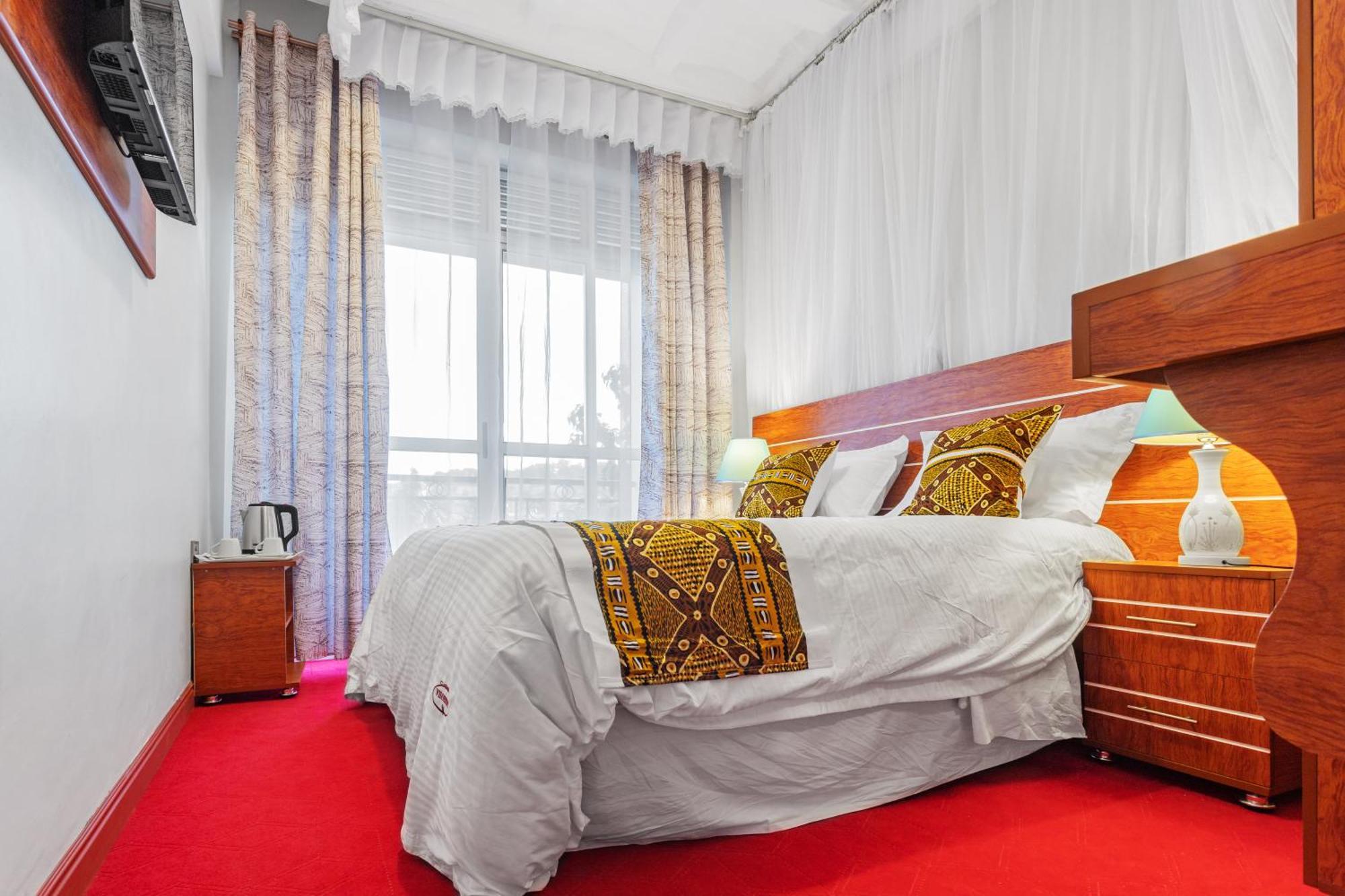 Ambrosia Heights Entebbe Hotel Bagian luar foto