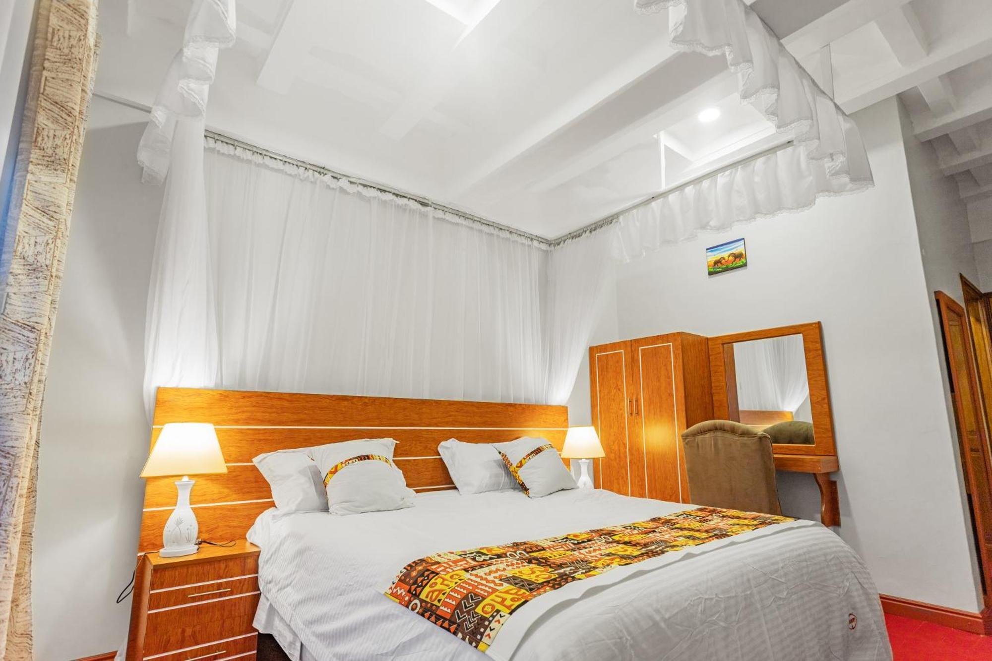 Ambrosia Heights Entebbe Hotel Bagian luar foto