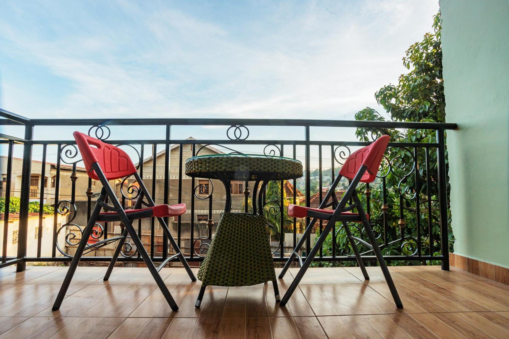 Ambrosia Heights Entebbe Hotel Bagian luar foto