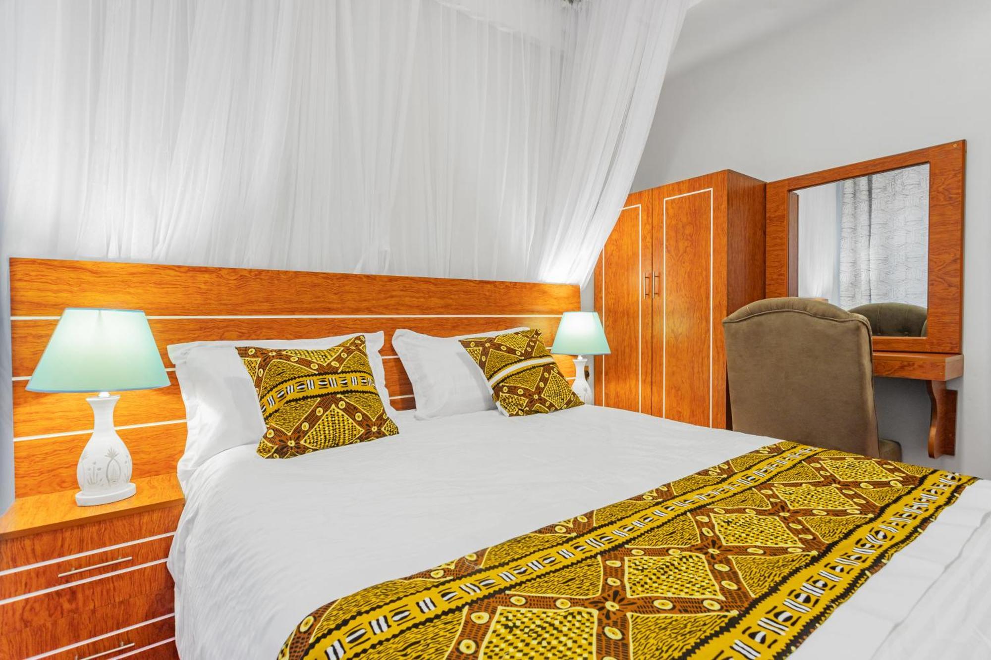 Ambrosia Heights Entebbe Hotel Bagian luar foto