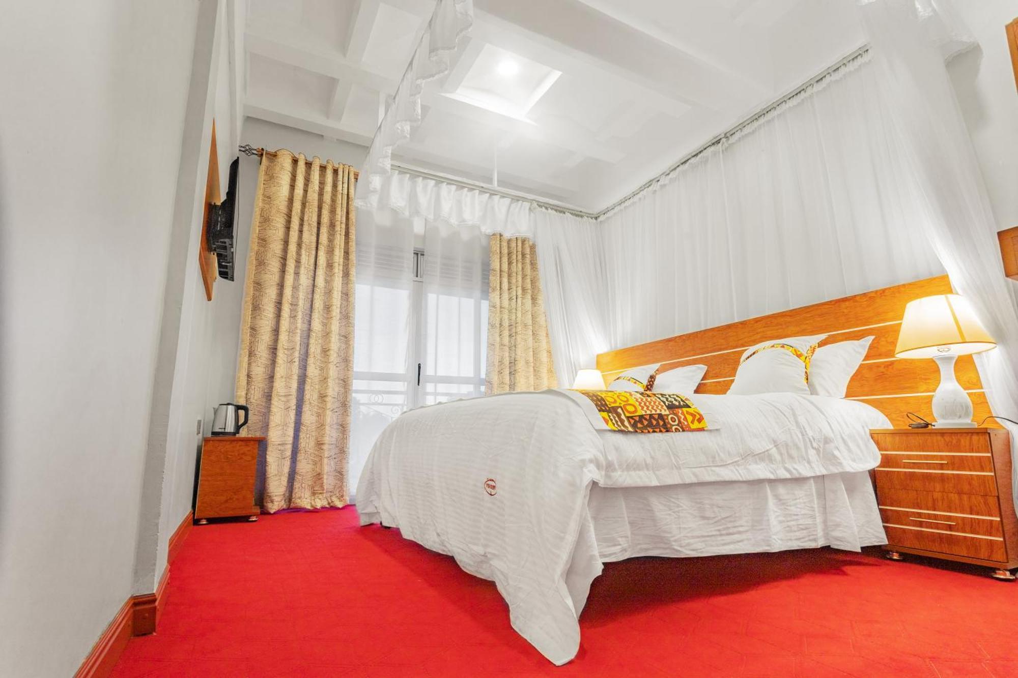 Ambrosia Heights Entebbe Hotel Bagian luar foto