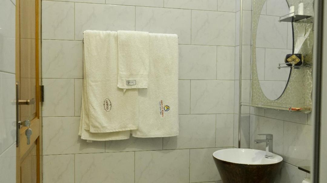 Ambrosia Heights Entebbe Hotel Bagian luar foto