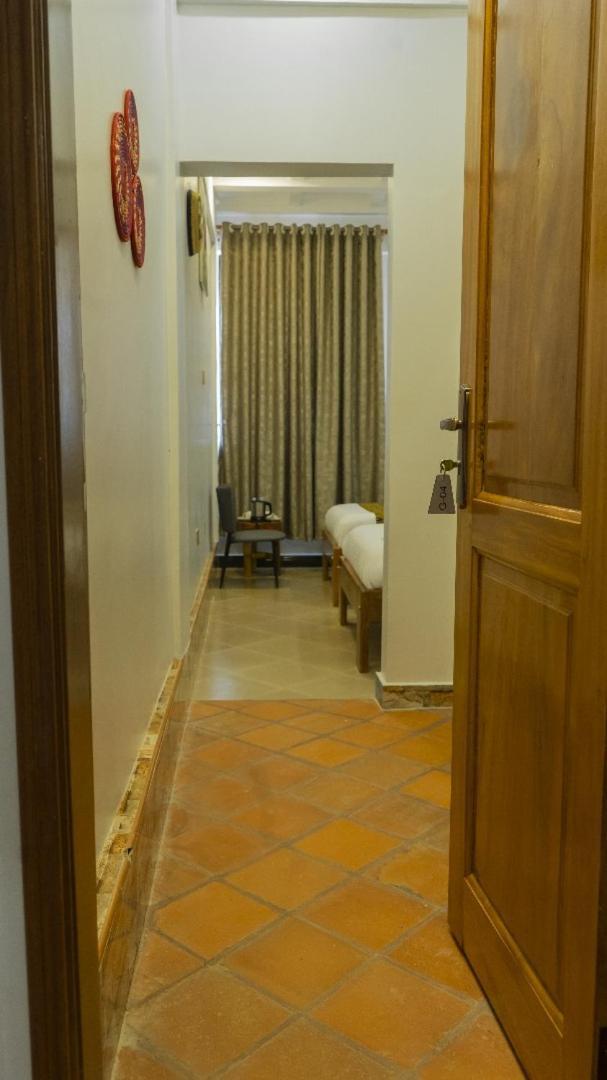 Ambrosia Heights Entebbe Hotel Bagian luar foto