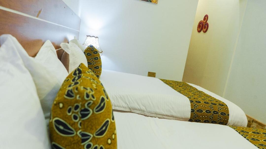 Ambrosia Heights Entebbe Hotel Bagian luar foto