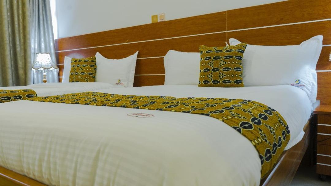 Ambrosia Heights Entebbe Hotel Bagian luar foto
