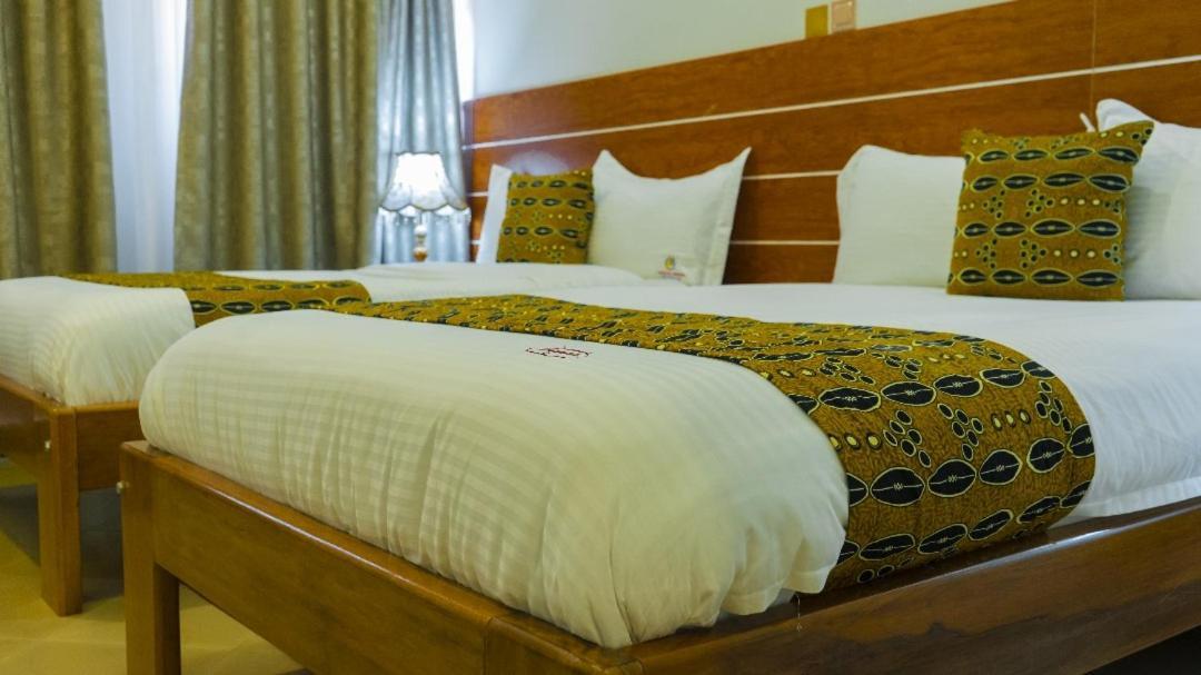 Ambrosia Heights Entebbe Hotel Bagian luar foto