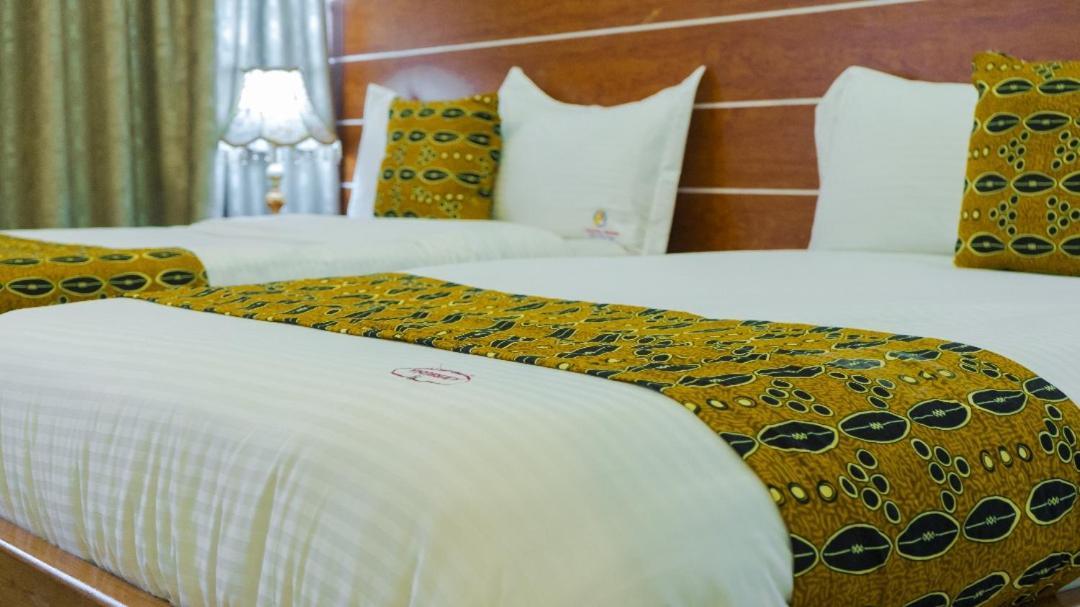 Ambrosia Heights Entebbe Hotel Bagian luar foto