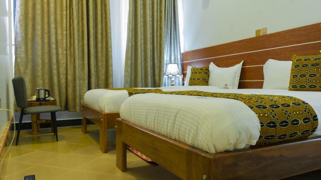 Ambrosia Heights Entebbe Hotel Bagian luar foto