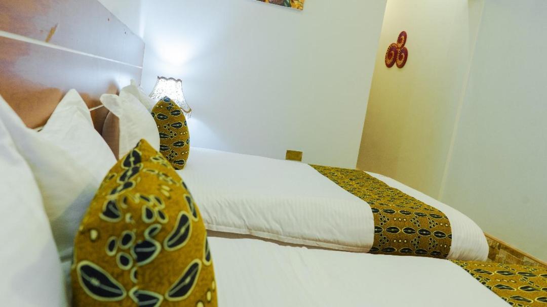 Ambrosia Heights Entebbe Hotel Bagian luar foto