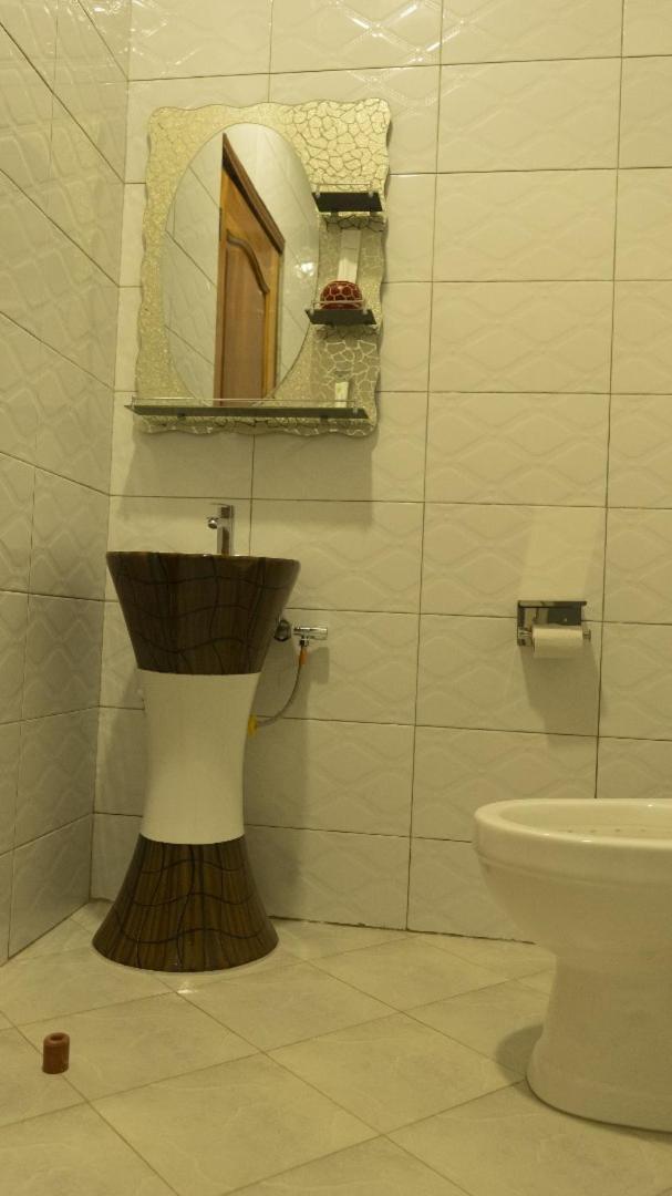 Ambrosia Heights Entebbe Hotel Bagian luar foto