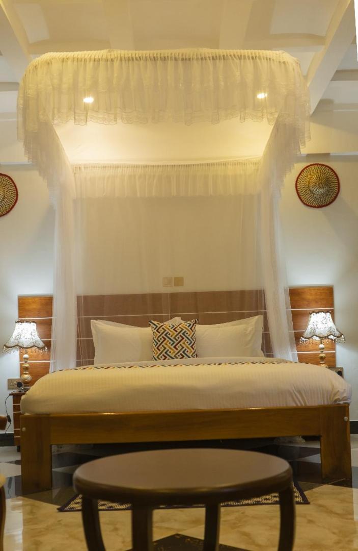 Ambrosia Heights Entebbe Hotel Bagian luar foto
