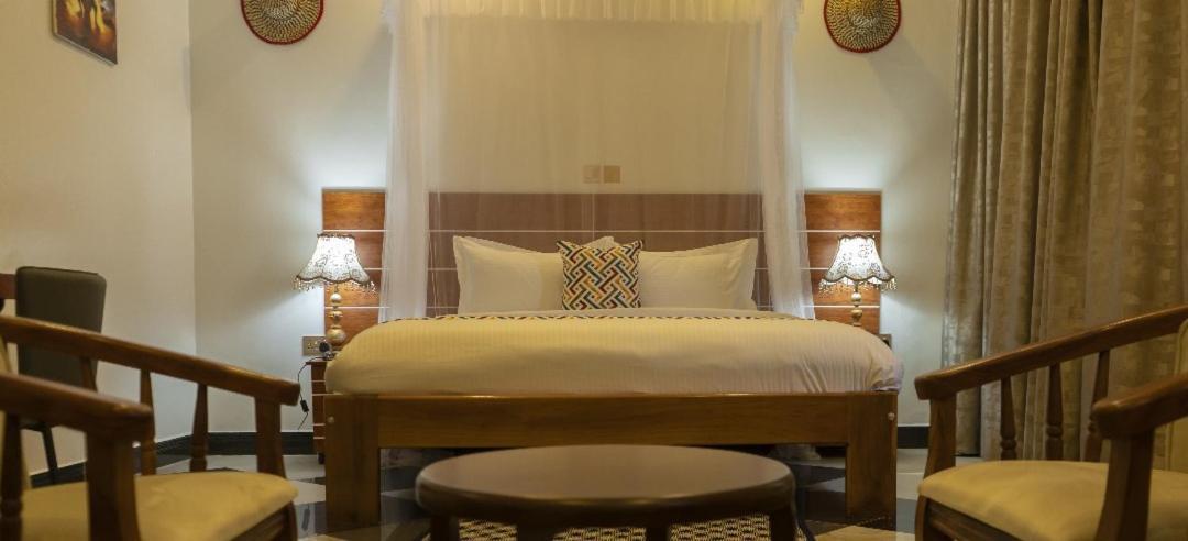 Ambrosia Heights Entebbe Hotel Bagian luar foto