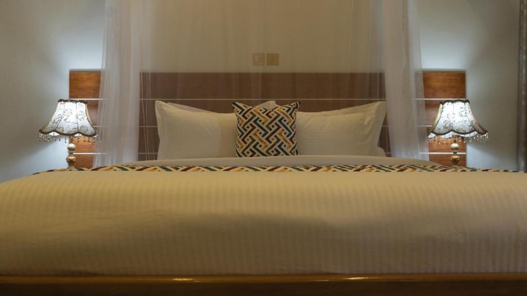 Ambrosia Heights Entebbe Hotel Bagian luar foto