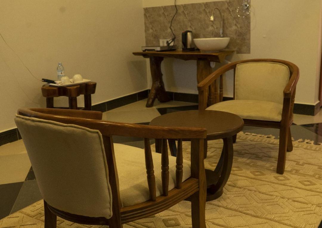 Ambrosia Heights Entebbe Hotel Bagian luar foto