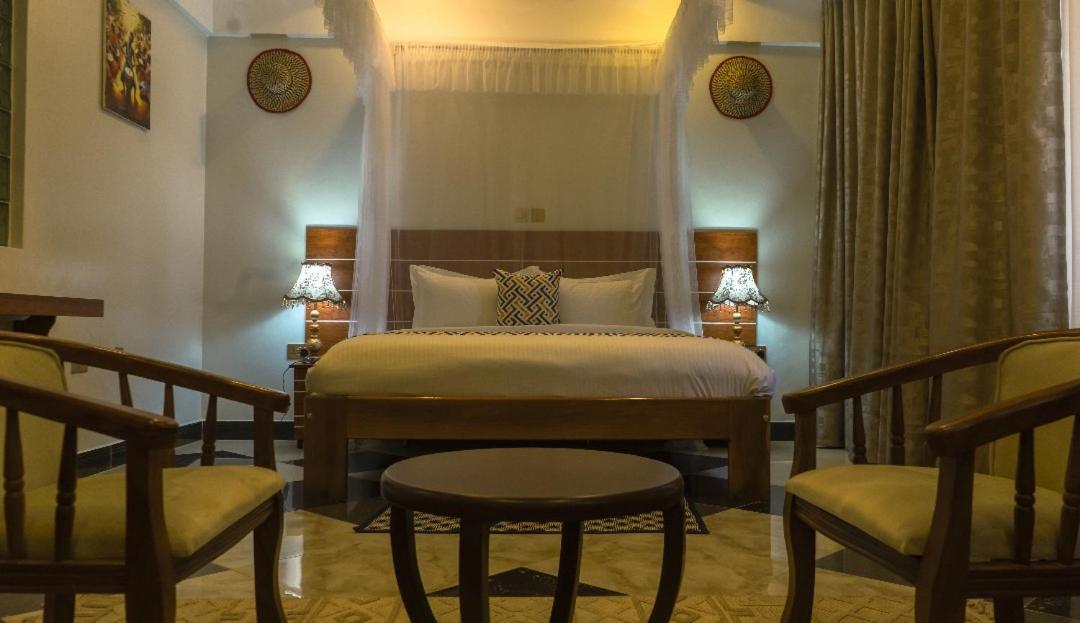 Ambrosia Heights Entebbe Hotel Bagian luar foto