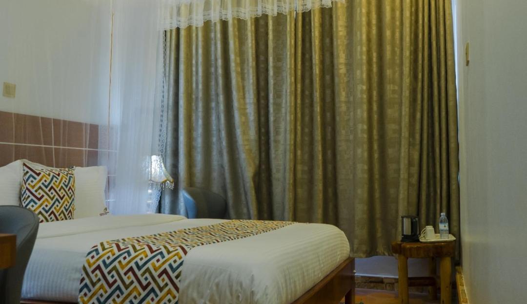 Ambrosia Heights Entebbe Hotel Bagian luar foto