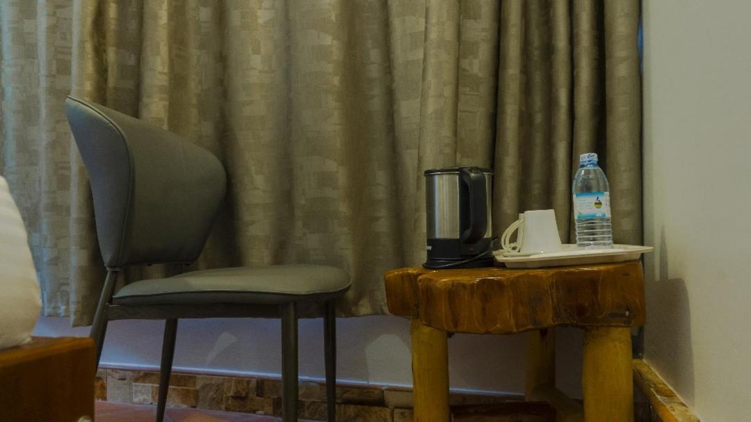 Ambrosia Heights Entebbe Hotel Bagian luar foto