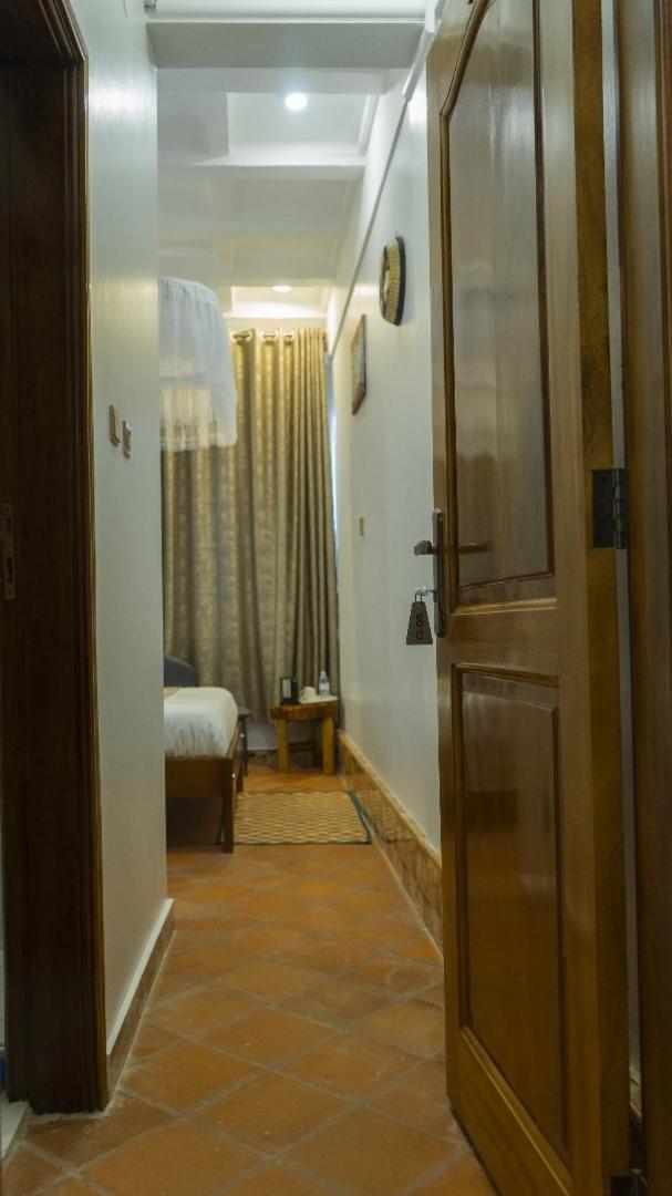 Ambrosia Heights Entebbe Hotel Bagian luar foto
