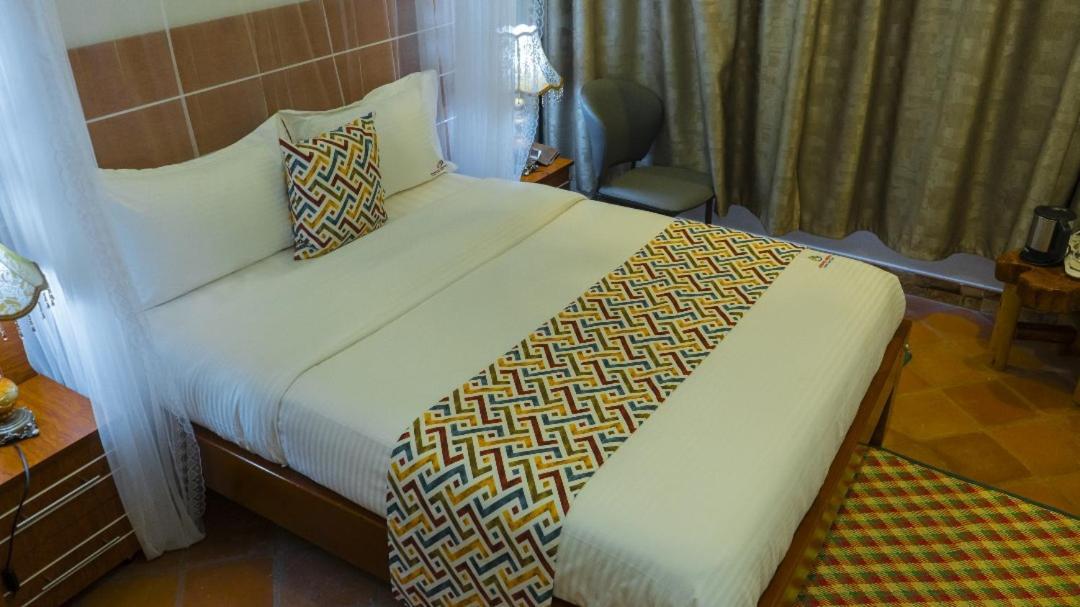 Ambrosia Heights Entebbe Hotel Bagian luar foto